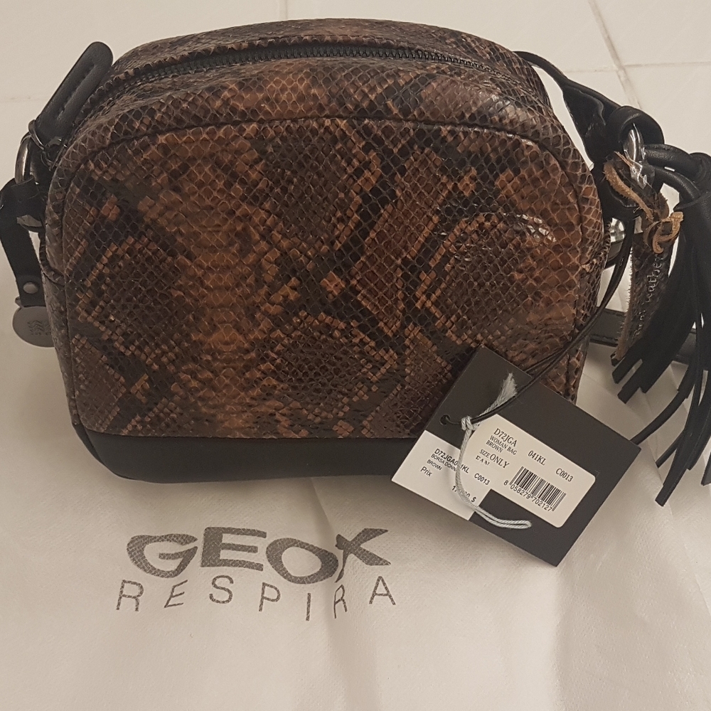 Geox deal leather purse